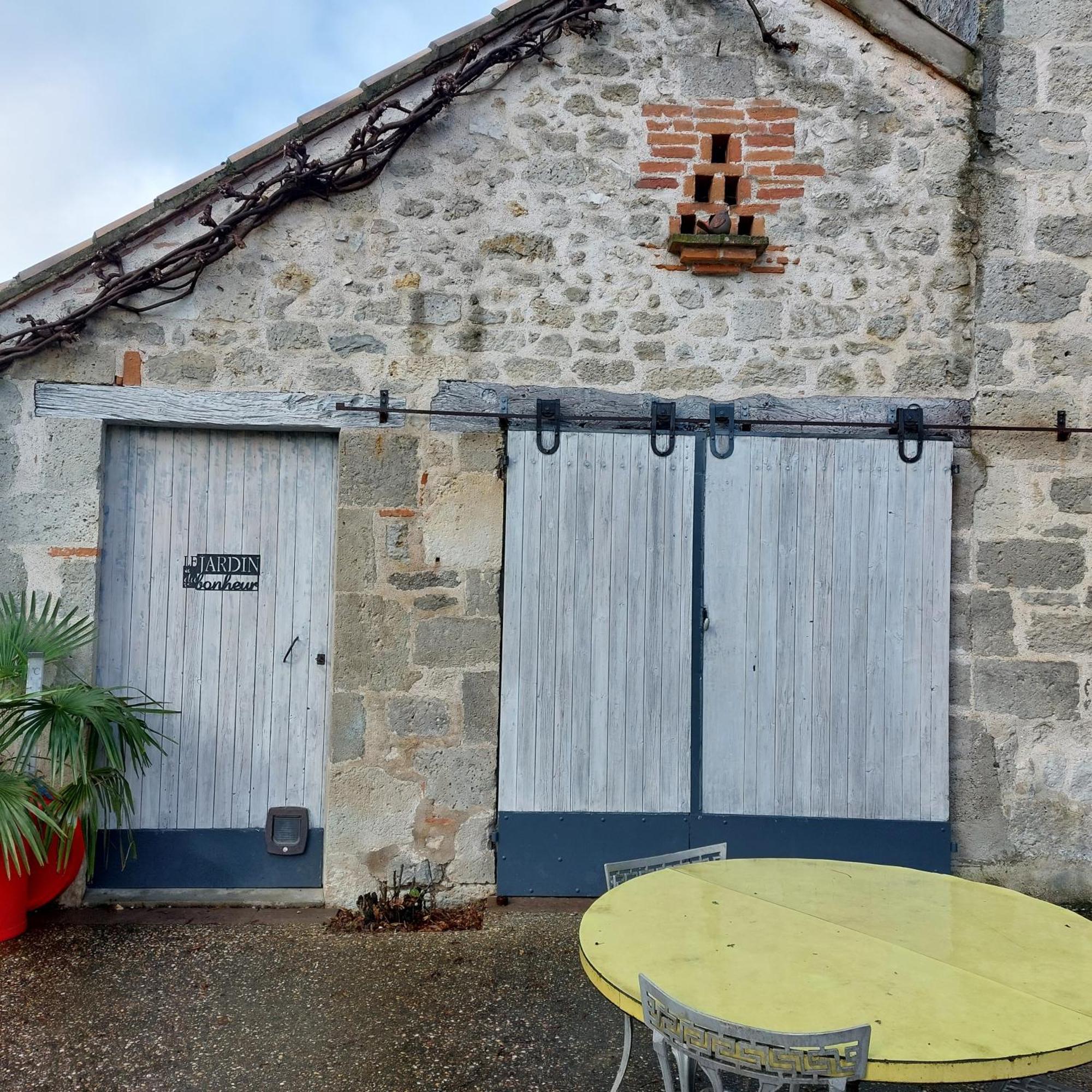 Au Bonheur D'Alphonse Bed & Breakfast Lusignan-Petit Exterior photo